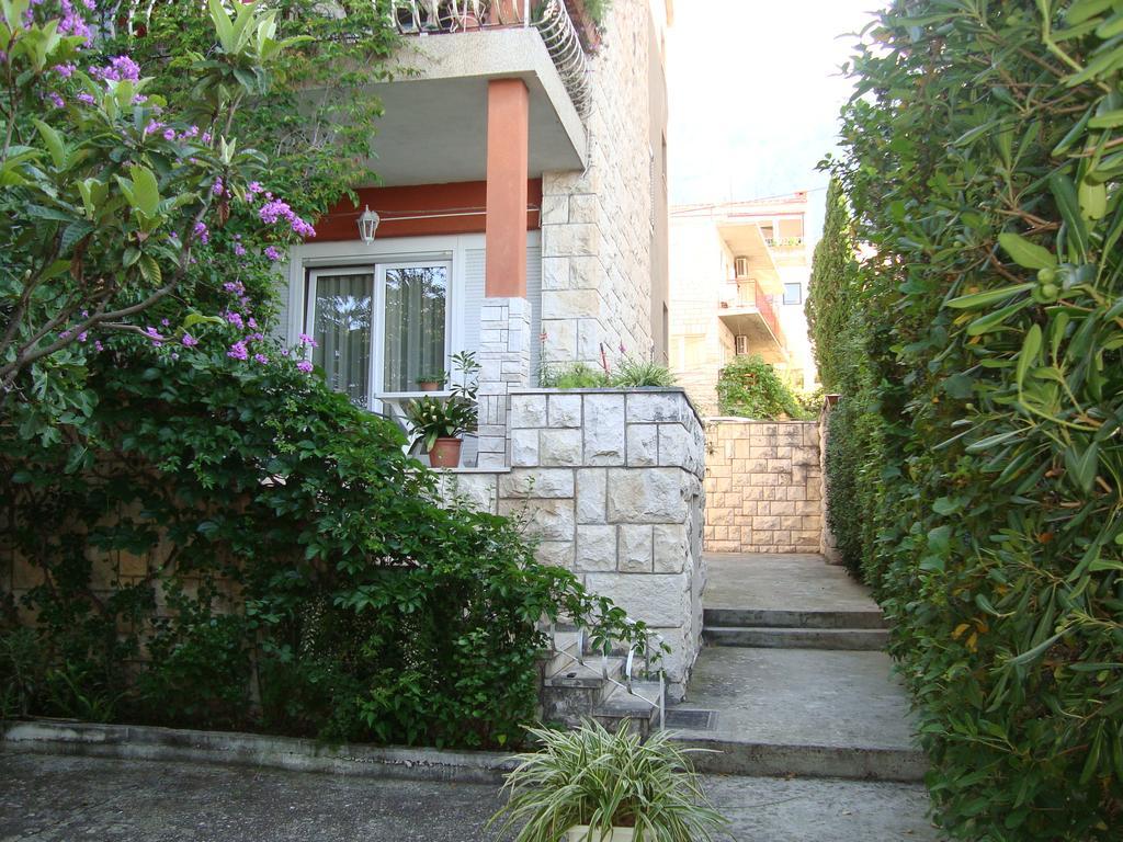 Daniela Apartment Макарска Екстериор снимка
